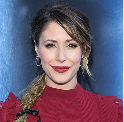 Amanda Crew